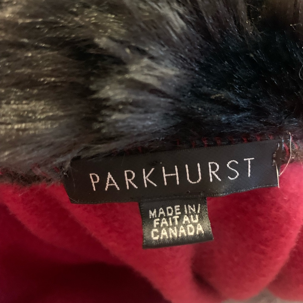 Parkhurst Red Cape with Black Faux Fur Accent One Size - Picture 3 of 7